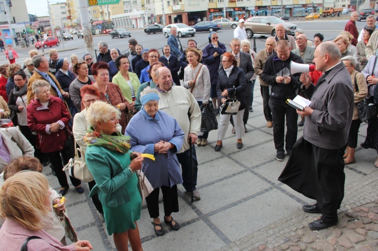 Koronka na ulicach miast świata