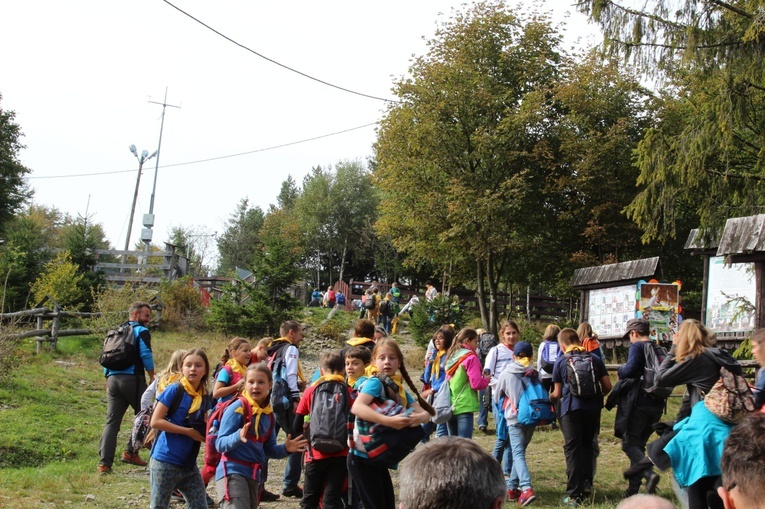 Rajd Szkół Katolickich na Groń Jana Pawła II