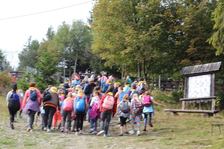 Rajd Szkół Katolickich na Groń Jana Pawła II