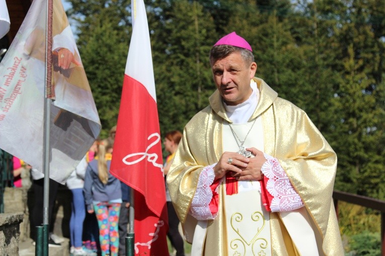 Rajd Szkół Katolickich na Groń Jana Pawła II