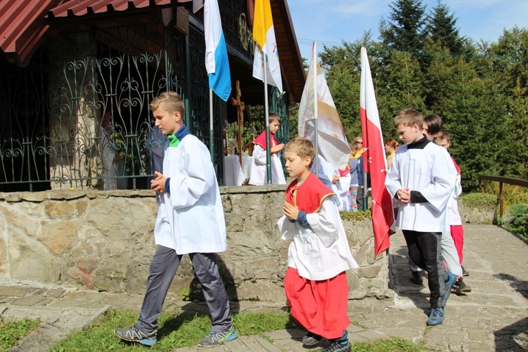 Rajd Szkół Katolickich na Groń Jana Pawła II