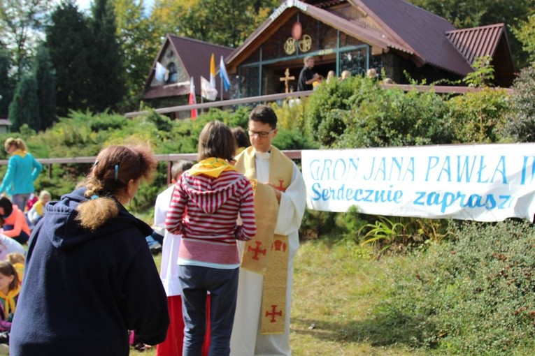 Rajd Szkół Katolickich na Groń Jana Pawła II