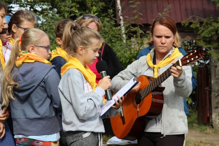 Rajd Szkół Katolickich na Groń Jana Pawła II