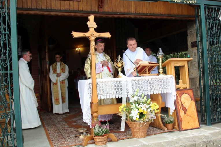 Rajd Szkół Katolickich na Groń Jana Pawła II