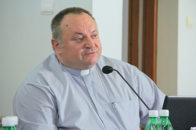 Ks. prof. UKSW dr hab Waldemar Cisło jest dyrektorem polskiej sekcji Pomoc Kościołowi w Potrzebie.