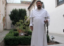 Dominikanin o. Grzegorz Kluz podkreśla, że modlitwa różańcowa ma formę autokatechizacji. 