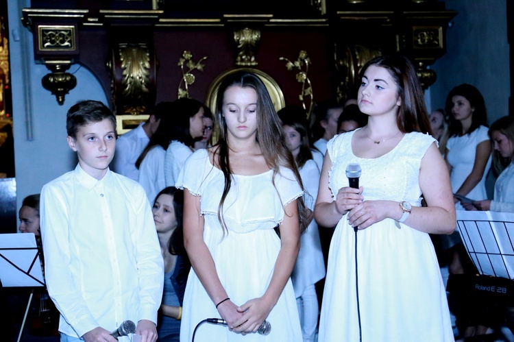 Wieczór uwielbienia w sądeckiej farze