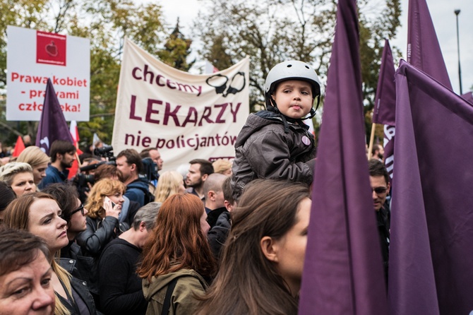 Czarny Marsz na ulicach Warszawy