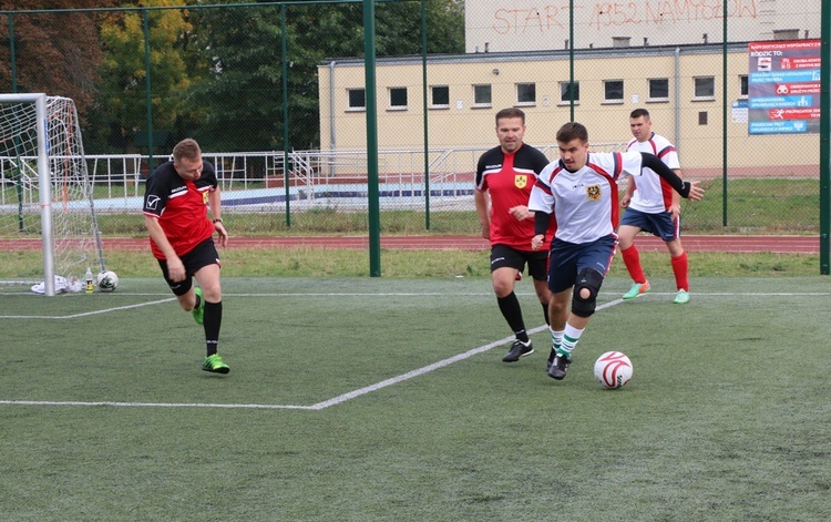 Turniej piłkarski księża vs samorządowcy