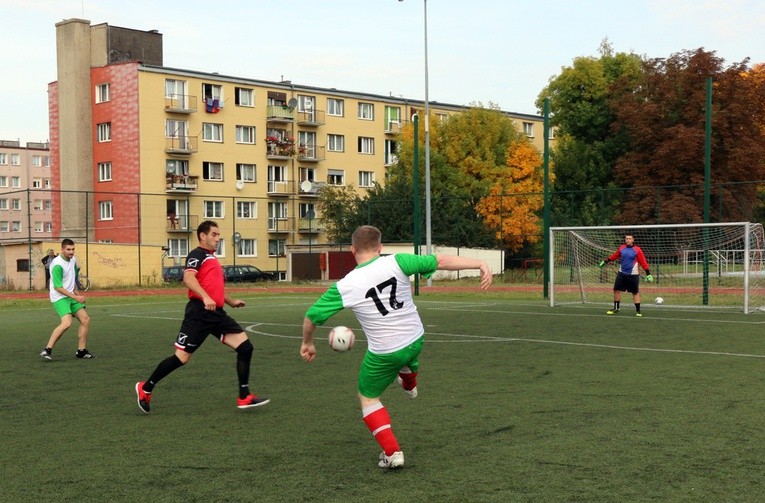 Turniej piłkarski księża vs samorządowcy