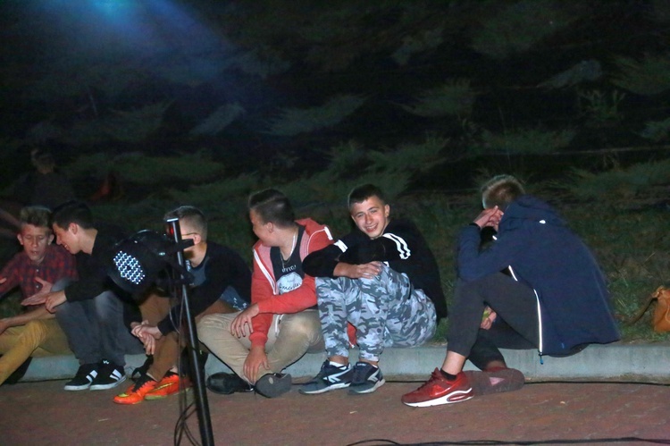 Młodzi czuwali w Czarnym Potoku
