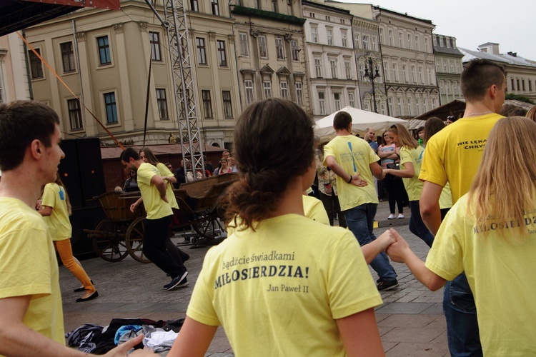 Happening Fundacji Dzieło Nowego Tysiąclecia