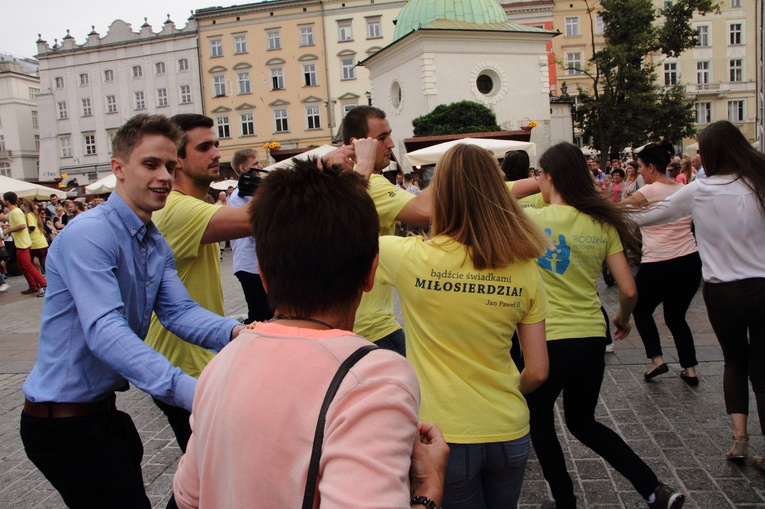 Happening Fundacji Dzieło Nowego Tysiąclecia