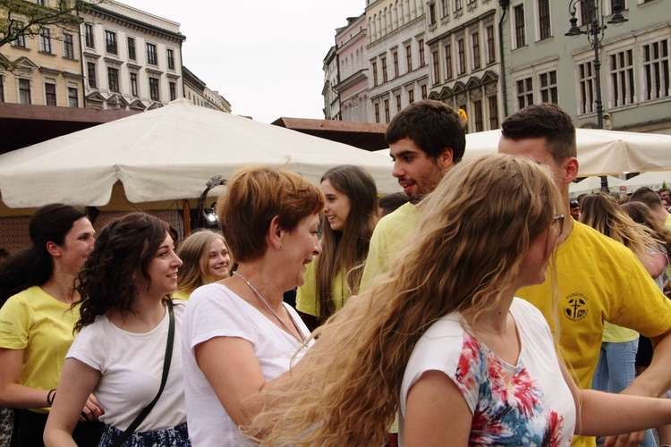 Happening Fundacji Dzieło Nowego Tysiąclecia