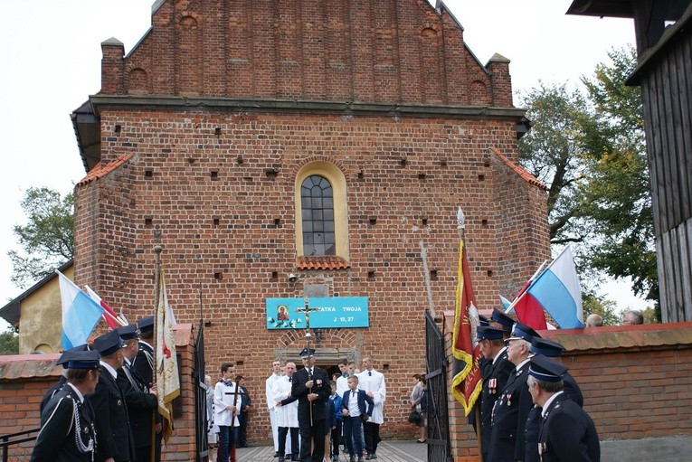 Powitanie ikony MB Częstochowskiej w parafii Sierzchowy