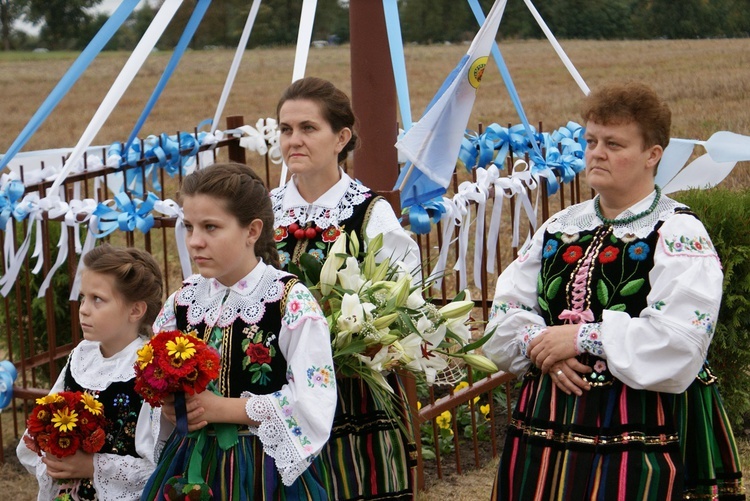 Powitanie ikony MB Częstochowskiej w parafii Sierzchowy