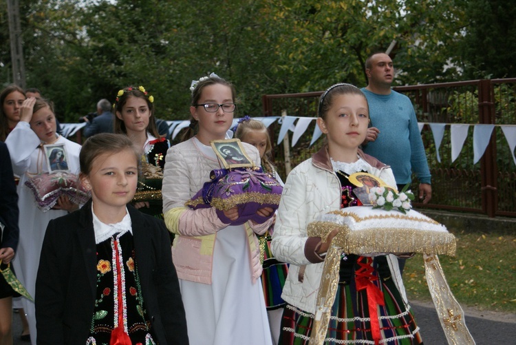 Powitanie ikony MB Częstochowskiej w parafii Sierzchowy