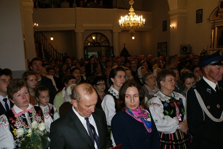Powitanie ikony MB Częstochowskiej w parafii Sierzchowy