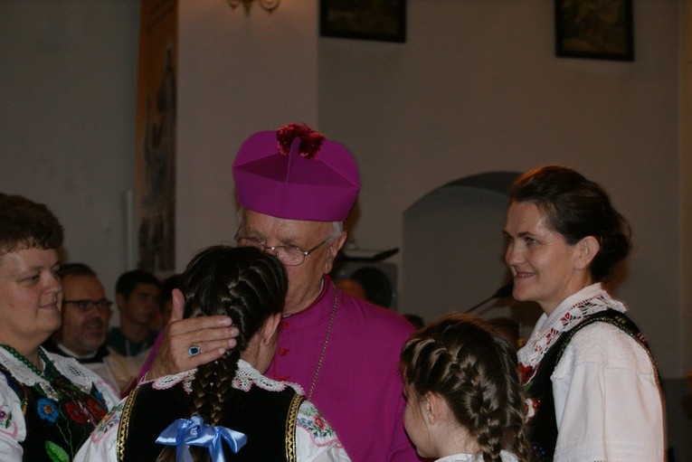 Powitanie ikony MB Częstochowskiej w parafii Sierzchowy