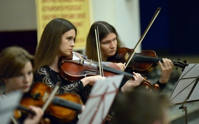 Tydzień Kultury Chrześcijańskiej rozpoczęła Młodzieżowa Orkiestra Smyczkowa DIVERTIMENTO z radomskiego Zespołu Szkół Muzycznych