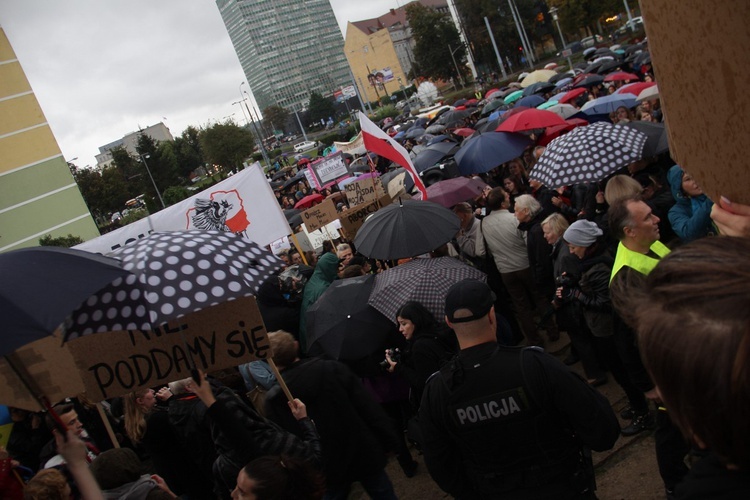 Obrońcy życia modlili się na placu Solidarności