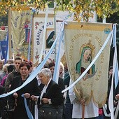 	Różaniec na rokitniańskich dróżkach. Poprowadziła go Fatimska Grupa Różańcowa z Łagowa.