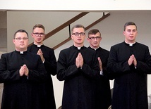 Alumni 3. roku po raz pierwszy założyli strój duchowny – sutannę.