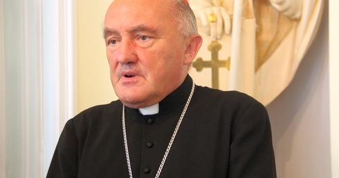 Kard. Nycz prosił, żebyśmy na pierwszym miejscu w życiu mieli troskę o zbawienie i o to, żebyśmy się nie pogubili w Ewangelii, gdy trzeba rozwiązywać sprawy współczesności; gdy trzeba pochylać się nad ludźmi, którzy potrzebują naszej pomocy