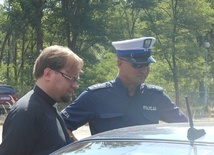 Między pouczeniem a krytyką 