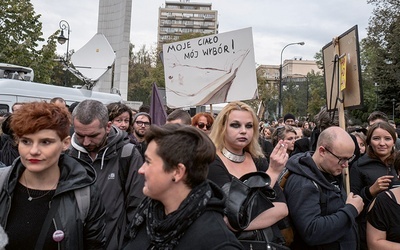 Czarny protest, czyli manifestacja w obronie prawa do uśmiercania dzieci w łonach matek.