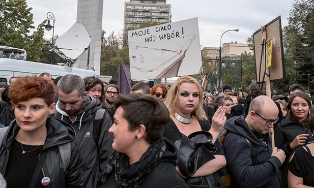 Czarny protest, czyli manifestacja w obronie prawa do uśmiercania dzieci w łonach matek.
