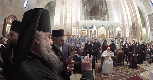 Spotkanie papieża Franciszka z głową gruzińskiego Kościoła prawosławnego katolikosem Eliaszem II oraz przedstawicielami prawosławnego duchowieństwa. – Więcej nas łączy, niż dzieli – przekonywał Franciszek braci z siostrzanego Kościoła.