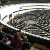 Oskarżenia o ciemnogród i średniowiecze podczas debaty PE o prawach kobiet w Polsce