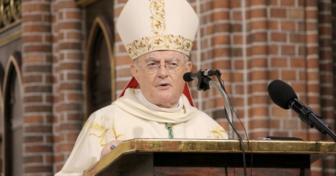 Abp Hoser podkreślił, że wartość ludzkiego życia jest na tyle wielka, że nie powinna być przedmiotem przetargów politycznych