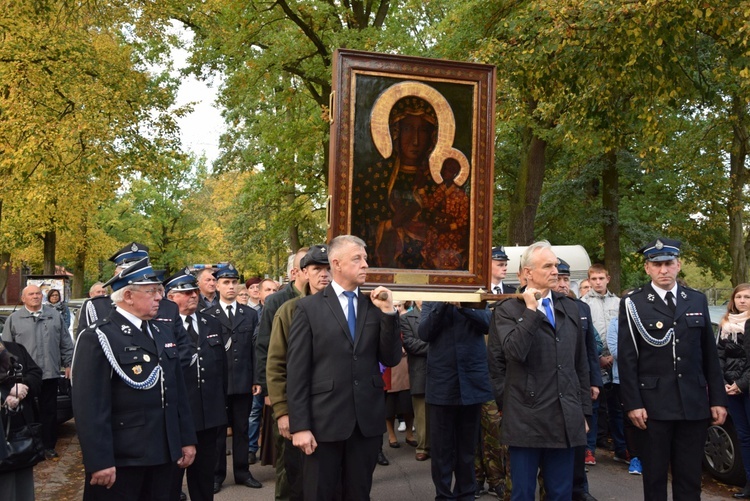 Powitanie ikony MB Częstochowskiej w Spale