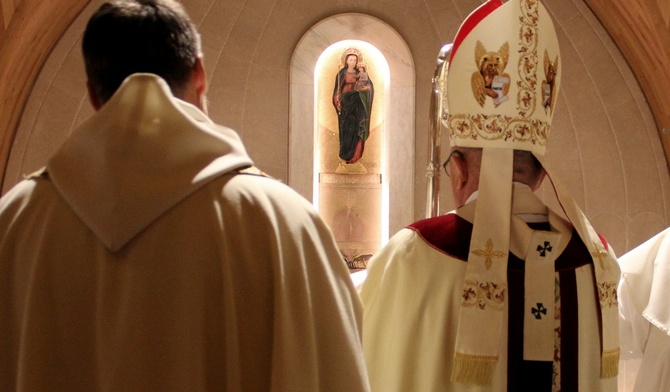Kard. Nycz: Całe życie dorastamy do "fiat" Maryi