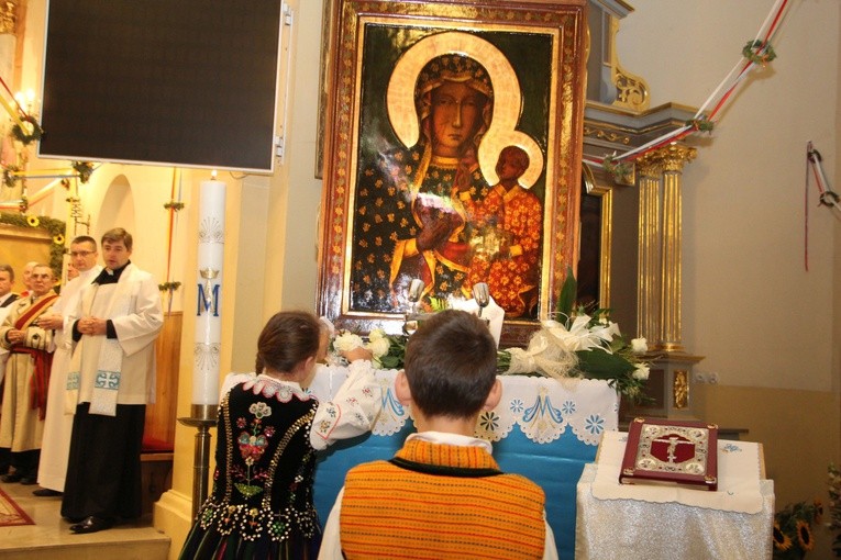 Powitanie ikony MB Częstochowskiej w Lubochni