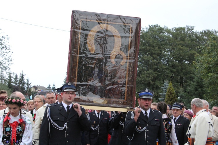 Powitanie ikony MB Częstochowskiej w Lubochni