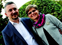 Dr Jacek Szulc z żoną Anetą mieszka na co dzień w Warszawie. 