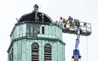 Znika wieża kościoła św. Józefa w Bytomiu