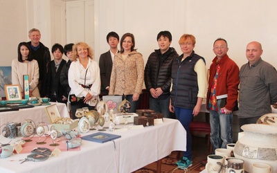 Podczas wizyty w walewickim kompleksie goście z Japonii zwiedzili pałac Marii Walewskiej