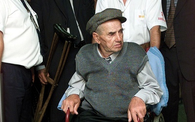 Rok 2000. András Toma wraca do domu po 55 latach spędzonych w niewoli.