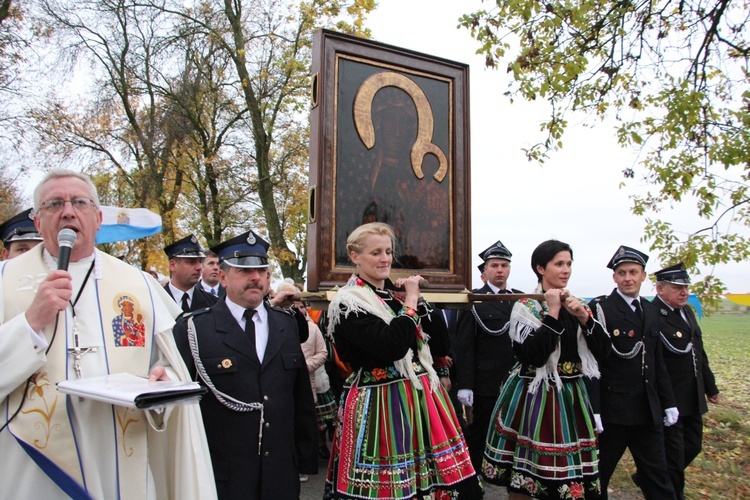 Powitanie ikony MB Częstochowskiej w Białyninie