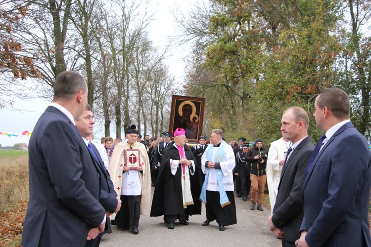 Powitanie ikony MB Częstochowskiej w Białyninie