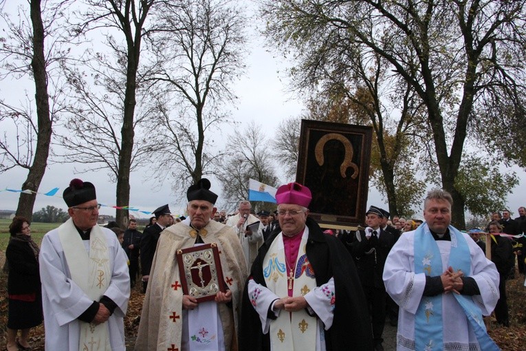 Powitanie ikony MB Częstochowskiej w Białyninie