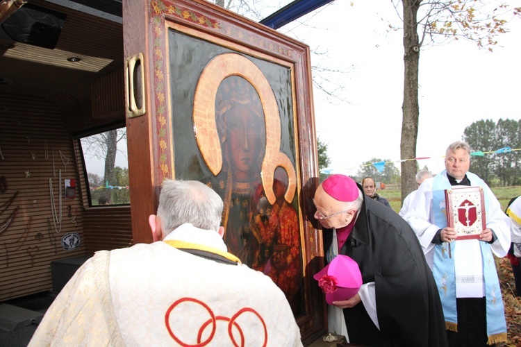 Powitanie ikony MB Częstochowskiej w Białyninie