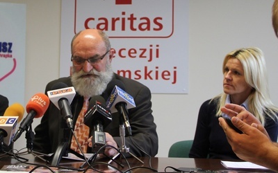 Podczas konferencji prasowej w siedzibie Caritas o problemach ludzi bezdomnych mówili Agnieszka Wolszczak i Wojciech Dąbrowski