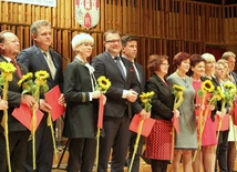 Nagrody dla nauczycieli wręczył Radosław Witkowski (czwarty od lewej)