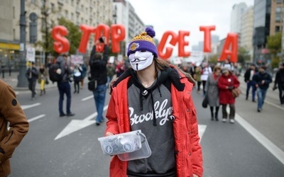 Demonstranci są przeciwni podpisywaniu umowy z Kanadą.