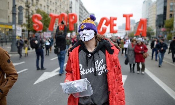 Demonstranci są przeciwni podpisywaniu umowy z Kanadą.